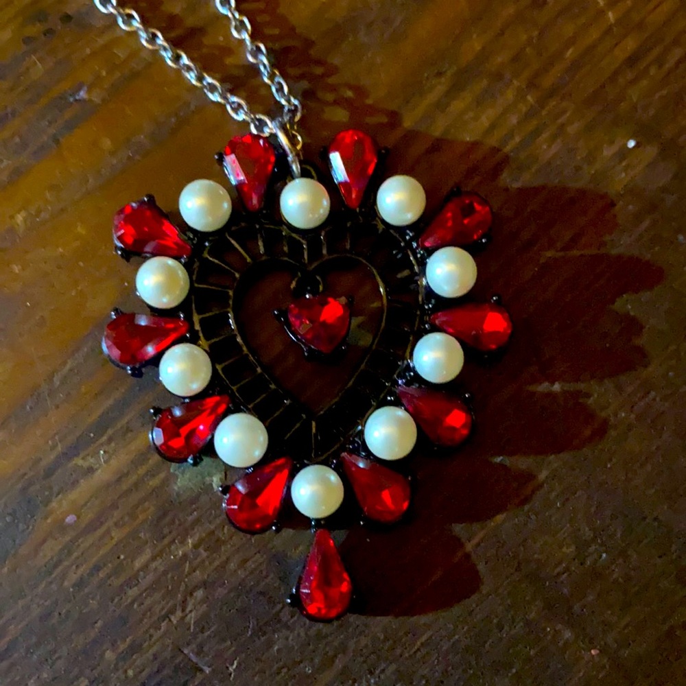 Betsey Johnson Heart Necklace 8”